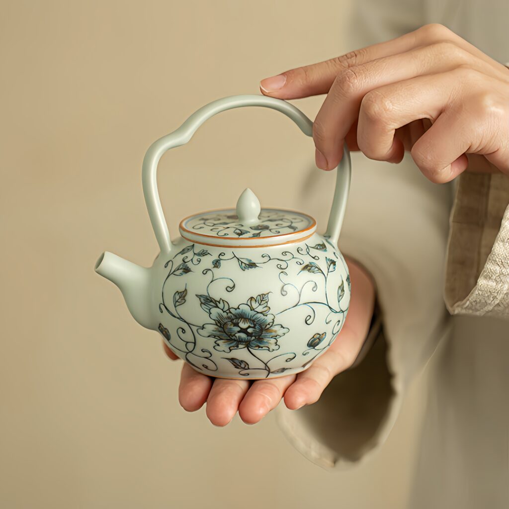 Imitation of Song Ru Kiln (Yueyin - Peony) Lifting Beam Pot