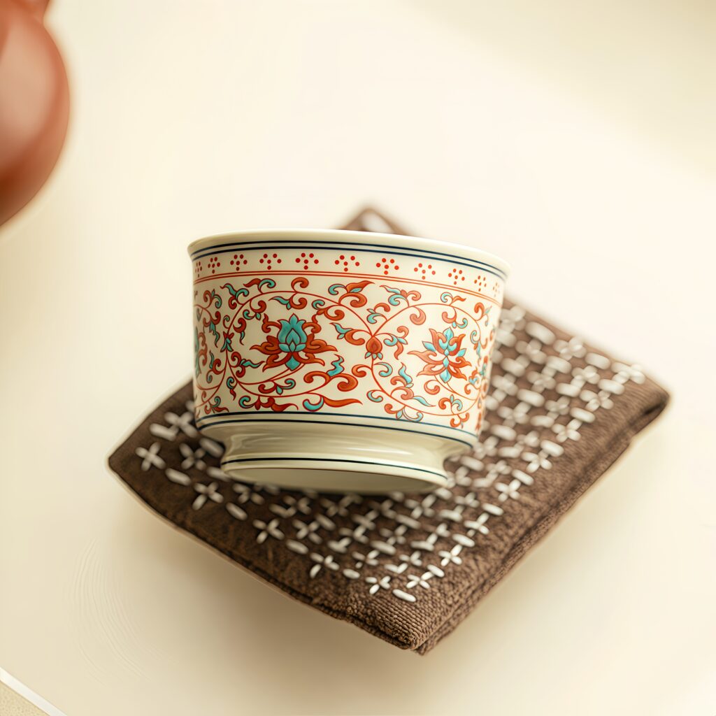 Antique porcelain red green color entwined lotus pattern small Pingchuan cup 2 Jingdezhen Painted Lotus Tea Cup