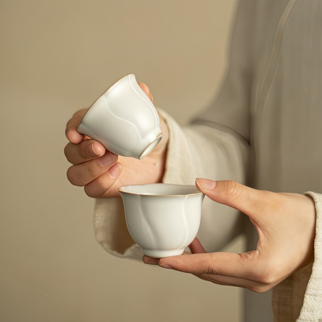 Handheld teapot x1 has a full capacity of approximately 200ml, 8.5cm, and 8.1cm
Large cup x1 with a full capacity of about 60ml, about 6.5cm, about 4.8cm
Small cup x1 with a full capacity of about 50ml, about 5.5cm, about 4.5cm