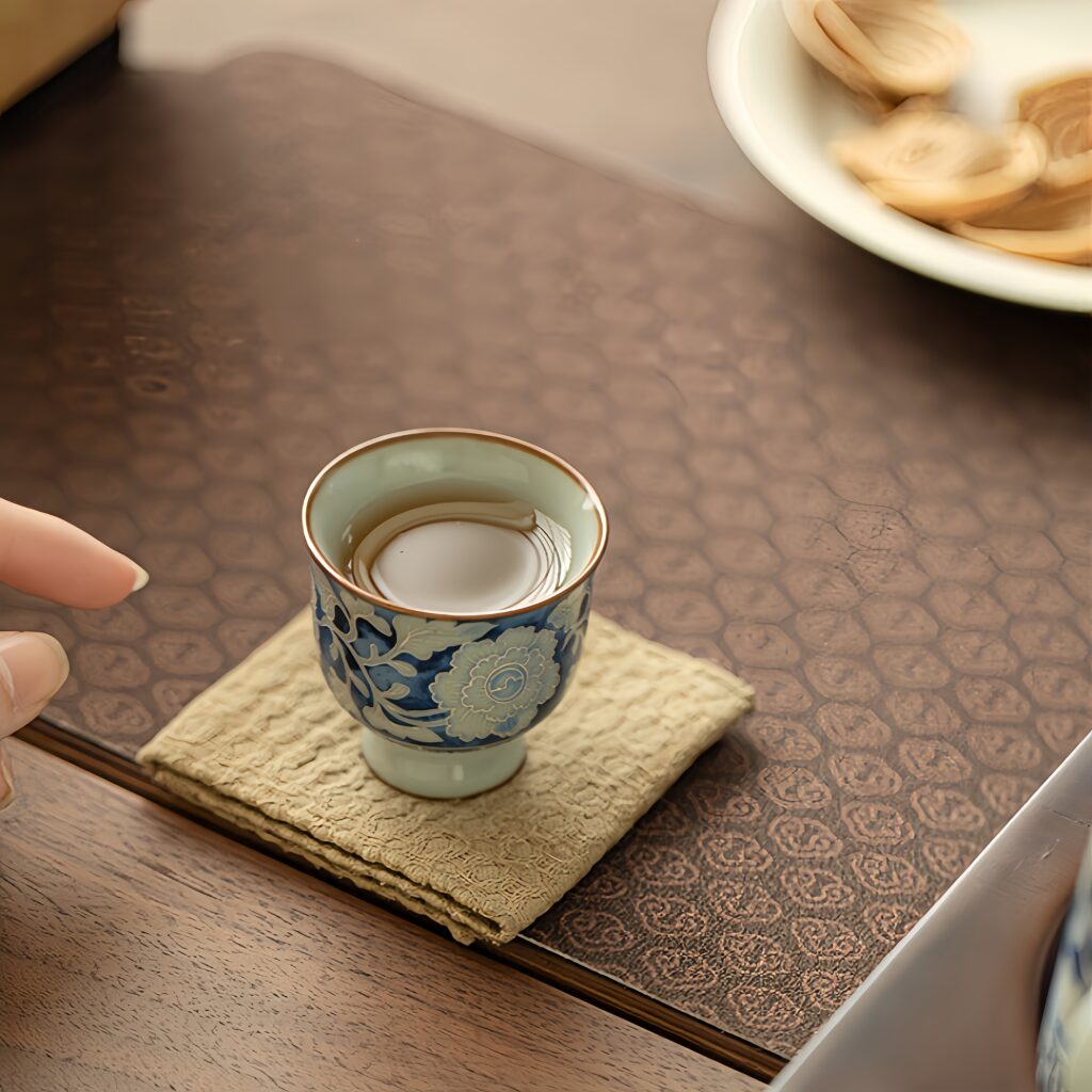 Ru kiln Yuan blue and white tea cup, master cup, guest cup, ceramic tea set, high footed cup, can be used to nourish peonies, tea tasting cup