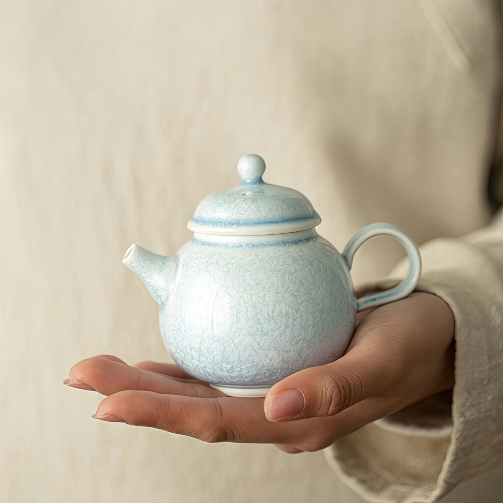 Shallow Blue Crystal Glazed Ice Crystal Palace Lantern Teapot