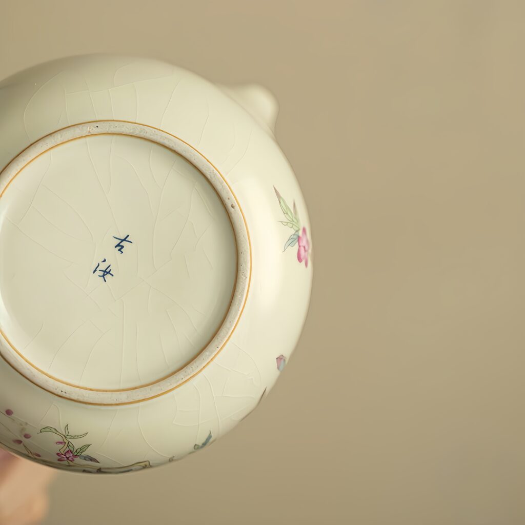 Product specifications: Approximately 10cm in length, 9.2cm in width, and 12cm in height, with a full water capacity of approximately 210ml