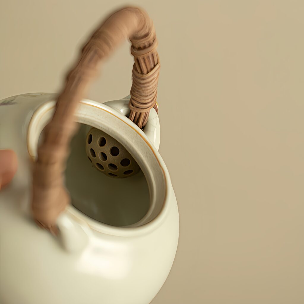 Product specifications: Approximately 10cm in length, 9.2cm in width, and 12cm in height, with a full water capacity of approximately 210ml